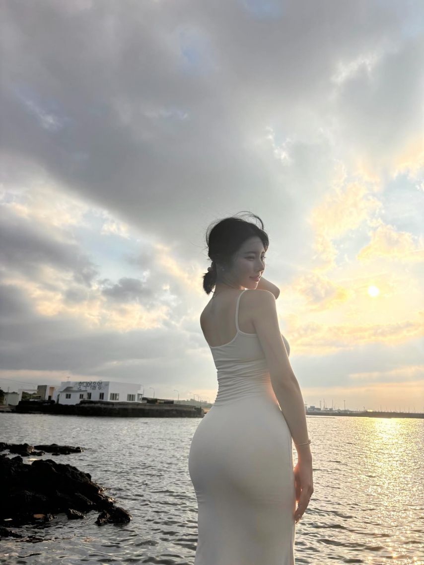 김우유 볼륨감 넘치는 미시룩1_1.jpeg