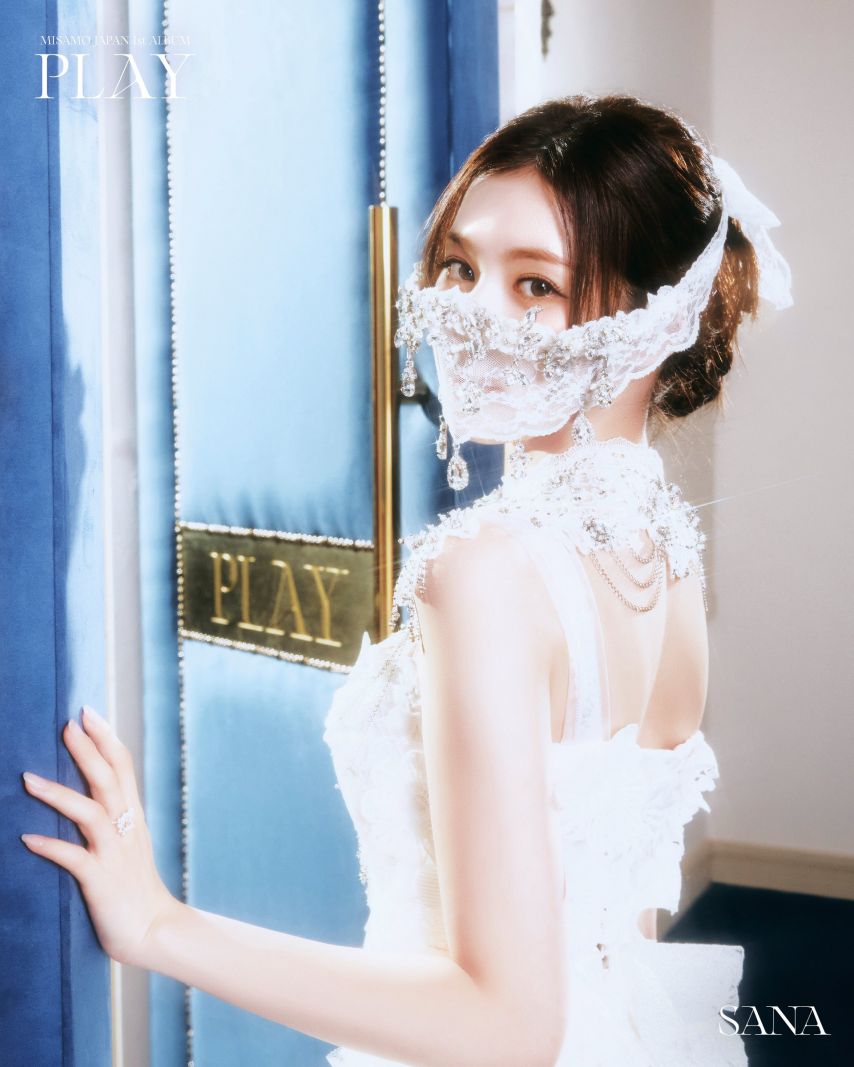 트와이스 MISAMO JAPAN 1st ALBUM PLAY1_5.jpg