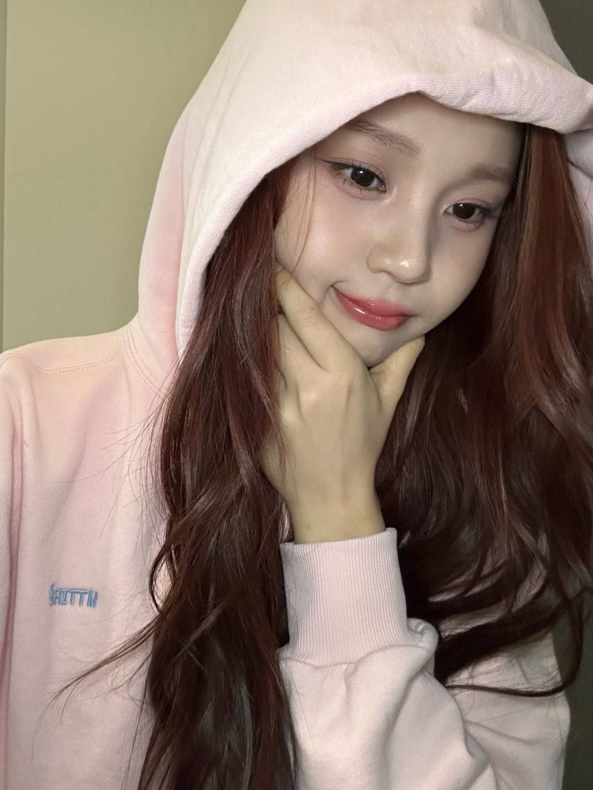 엄지 VIVIZ비비지 인별1_2.jpg