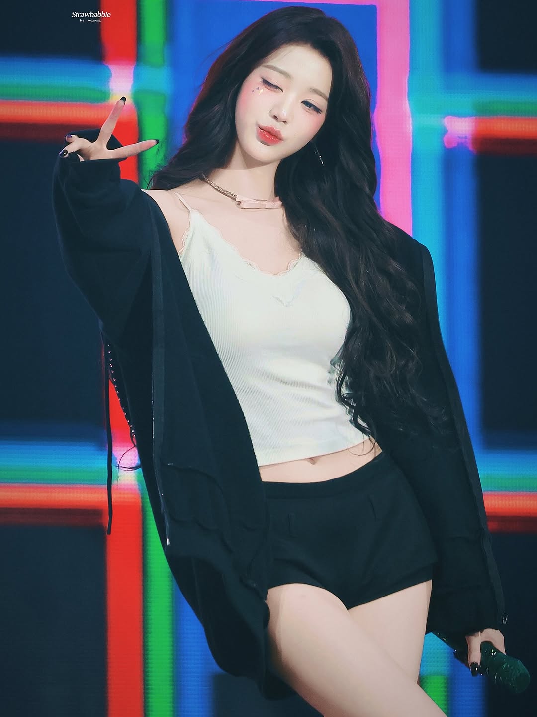 여자여자한 흰 레이스 캐미솔 입고 끼부리는 장원영 복부 배꼽17.jpg