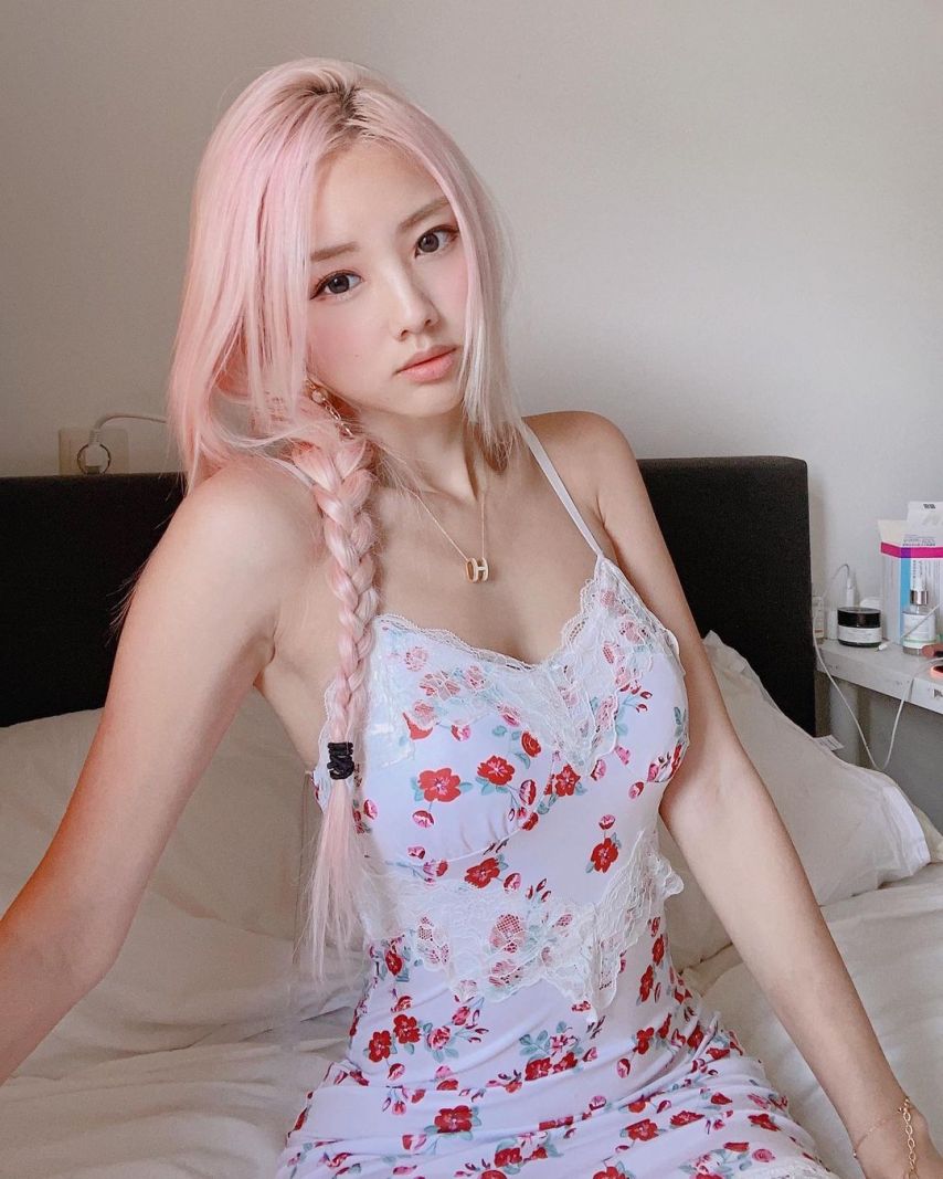 Vyvan Le1_2.jpg