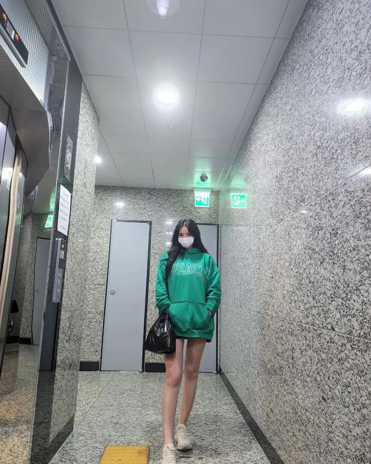 치어리더 곽혜인 화이트 비키니 셀카 3.jpg