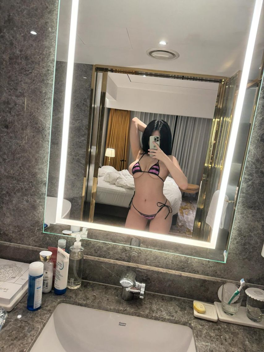 이연우 비키니 셀카 거울샷1_6.jpeg