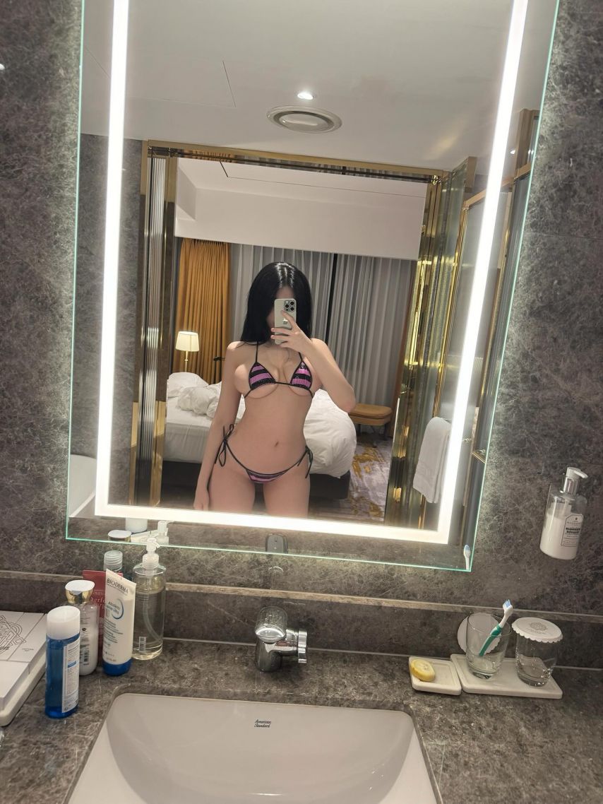 이연우 비키니 셀카 거울샷1_5.jpeg