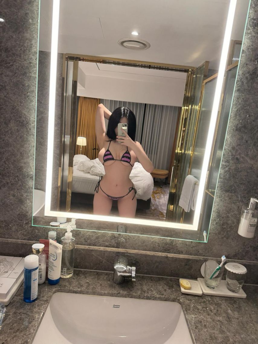 이연우 비키니 셀카 거울샷1_8.jpeg
