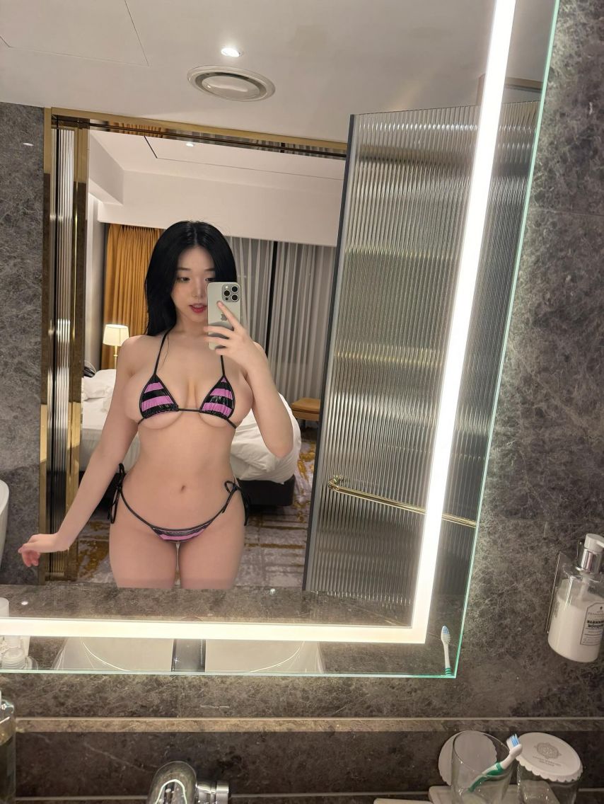 이연우 비키니 셀카 거울샷1_9.jpeg