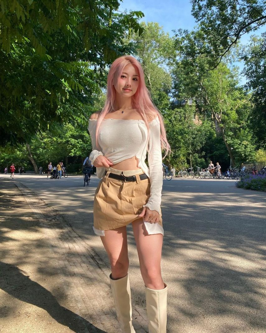 Vyvan Le 여친룩1_4.jpg