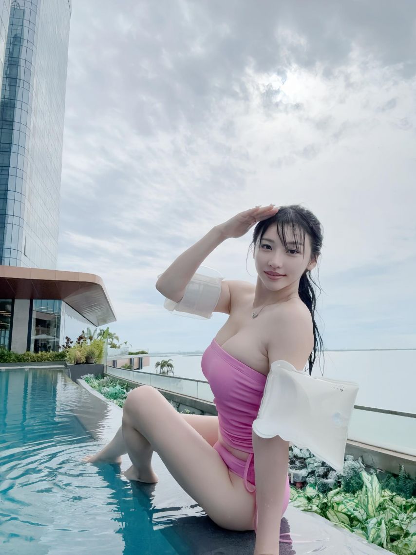오은담 세부 여행 핑크 수영복1_3.jpeg