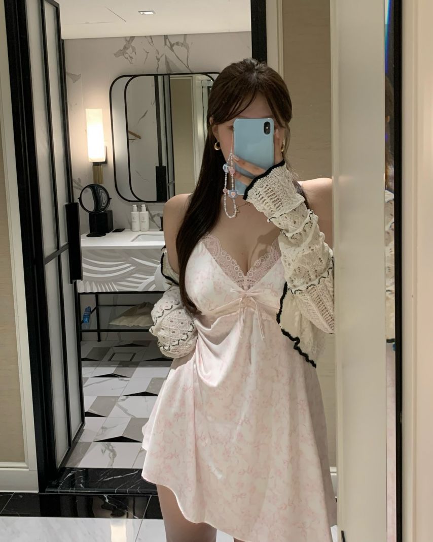 구지원 (gu_zzzi) 란제리 셀카1_6.jpeg