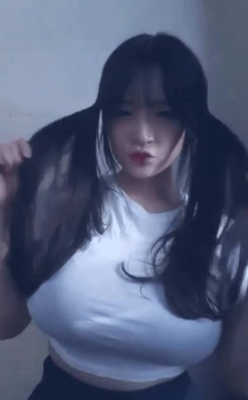 양갈래녀.gif