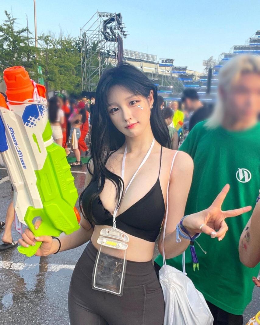 한갱 워터밤1_3.png.jpg