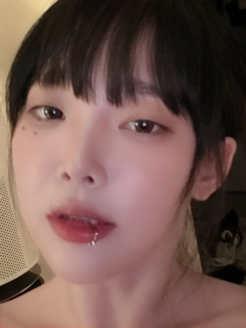 강인경 입술 피어싱1_2.jpeg