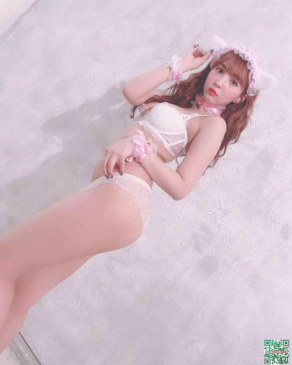 Mikami Yua-4.jpg