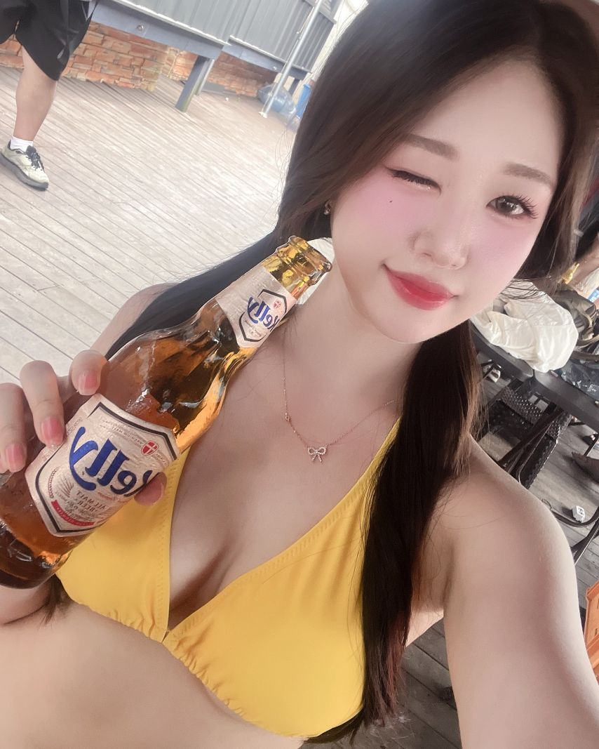 맥심 모델 지니 빠지에서 비키니 입는 테토녀1_2.jpeg