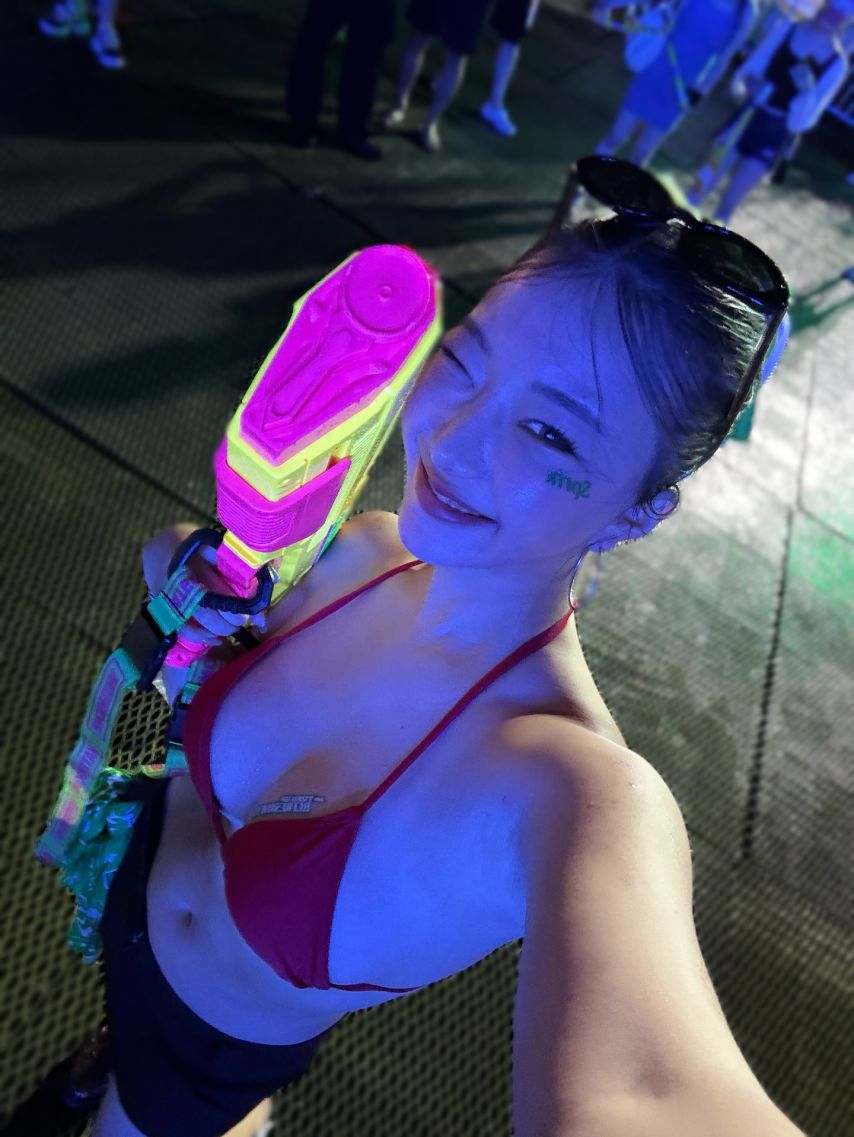 이규리 (ggyul_luck) 워터밤1_7.jpeg