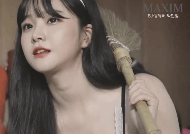 박민정 맥심1.gif