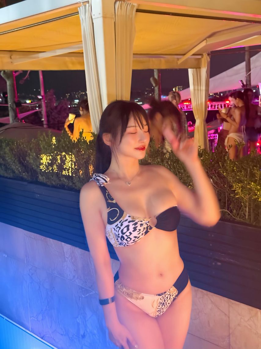 오은담 반얀트리 비키니1_5.jpeg