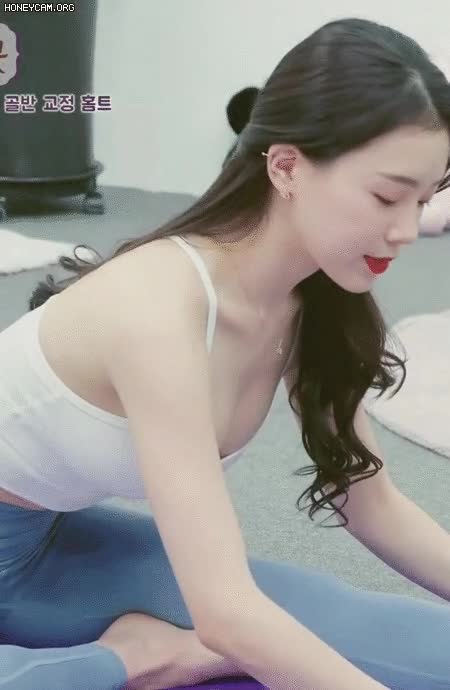 요가하는 처자2.gif