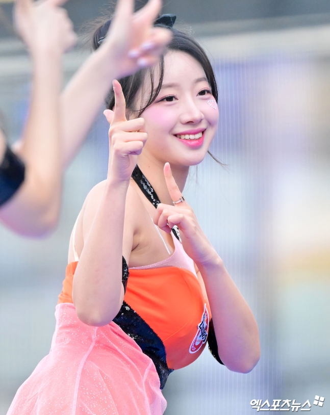 우수한_115645_2.jpg