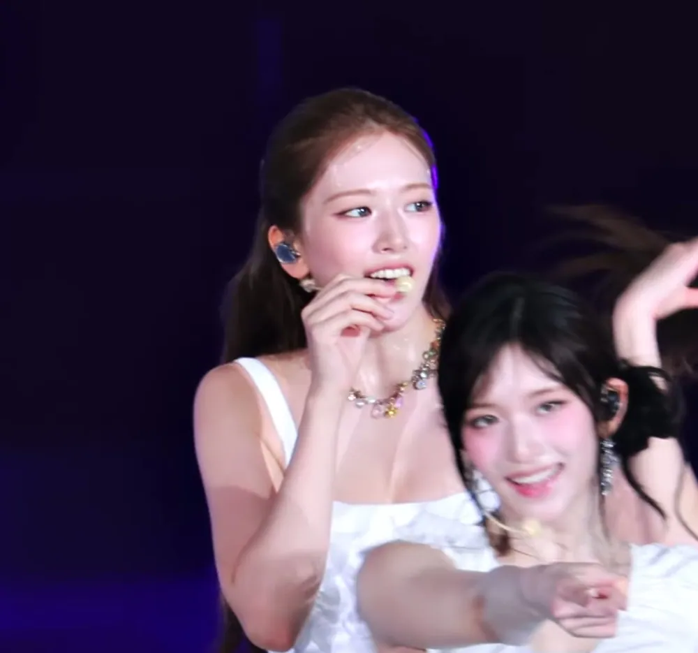 250705 안유진_118325_5.webp