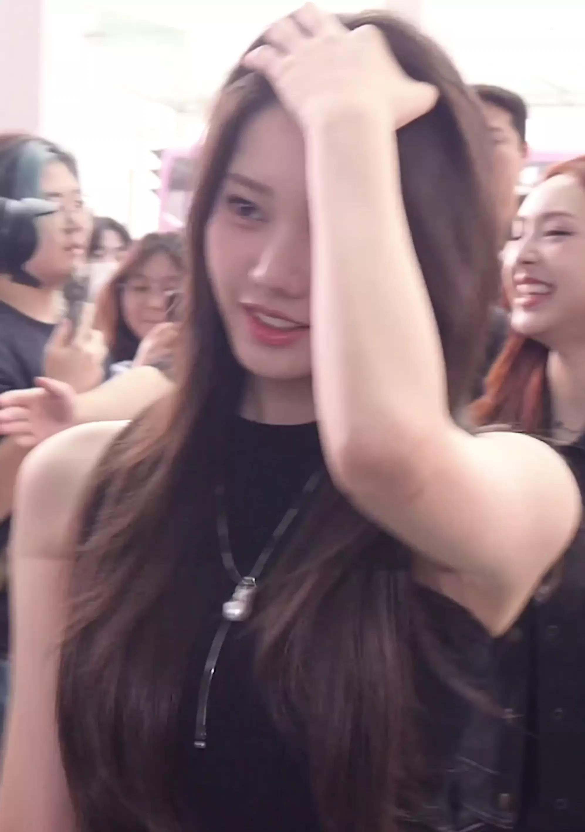 베이비몬스터 로라 겨드랑이_120531_1.webp