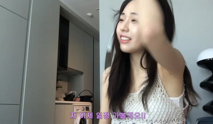 수줍게 내민 혼자놀기 유튜버 겨_119018_1.jpg