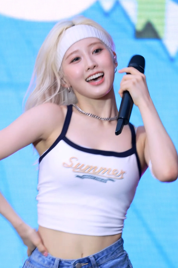 라잇썸 나영 10장.webp_105165_6.webp