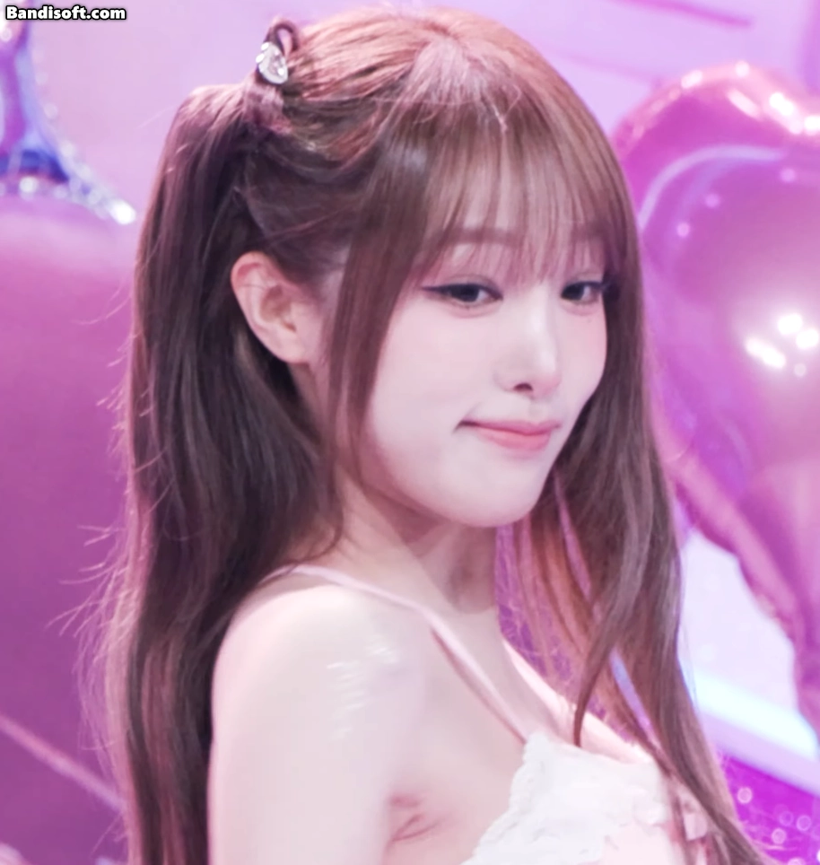 최예나(250801 얼빡직캠)_119432_3.webp