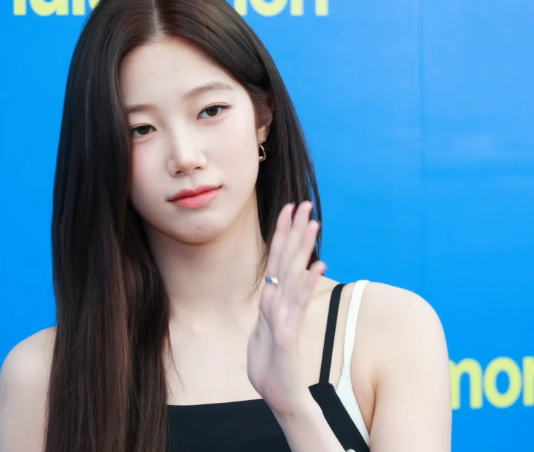 요즘대세 카즈하. 오늘자 행사._117099_1.webp