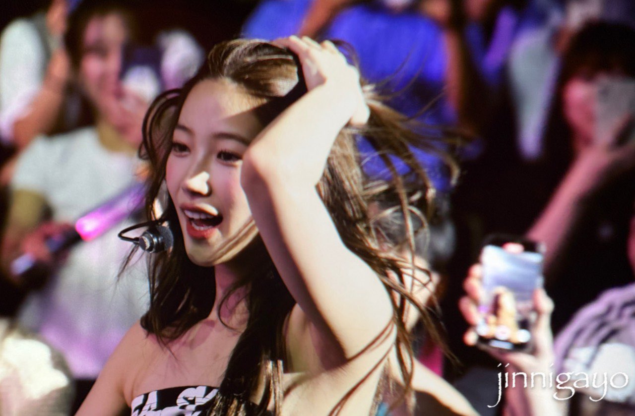 250612 사쿠라 허윤진 카즈하_117363_4.jpg