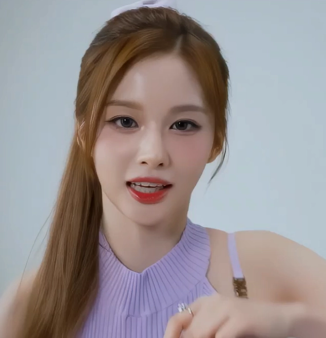 설윤_116367_2.webp