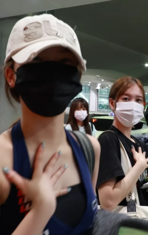 스테이씨 아이사 겨드랑이_118829_1.webp