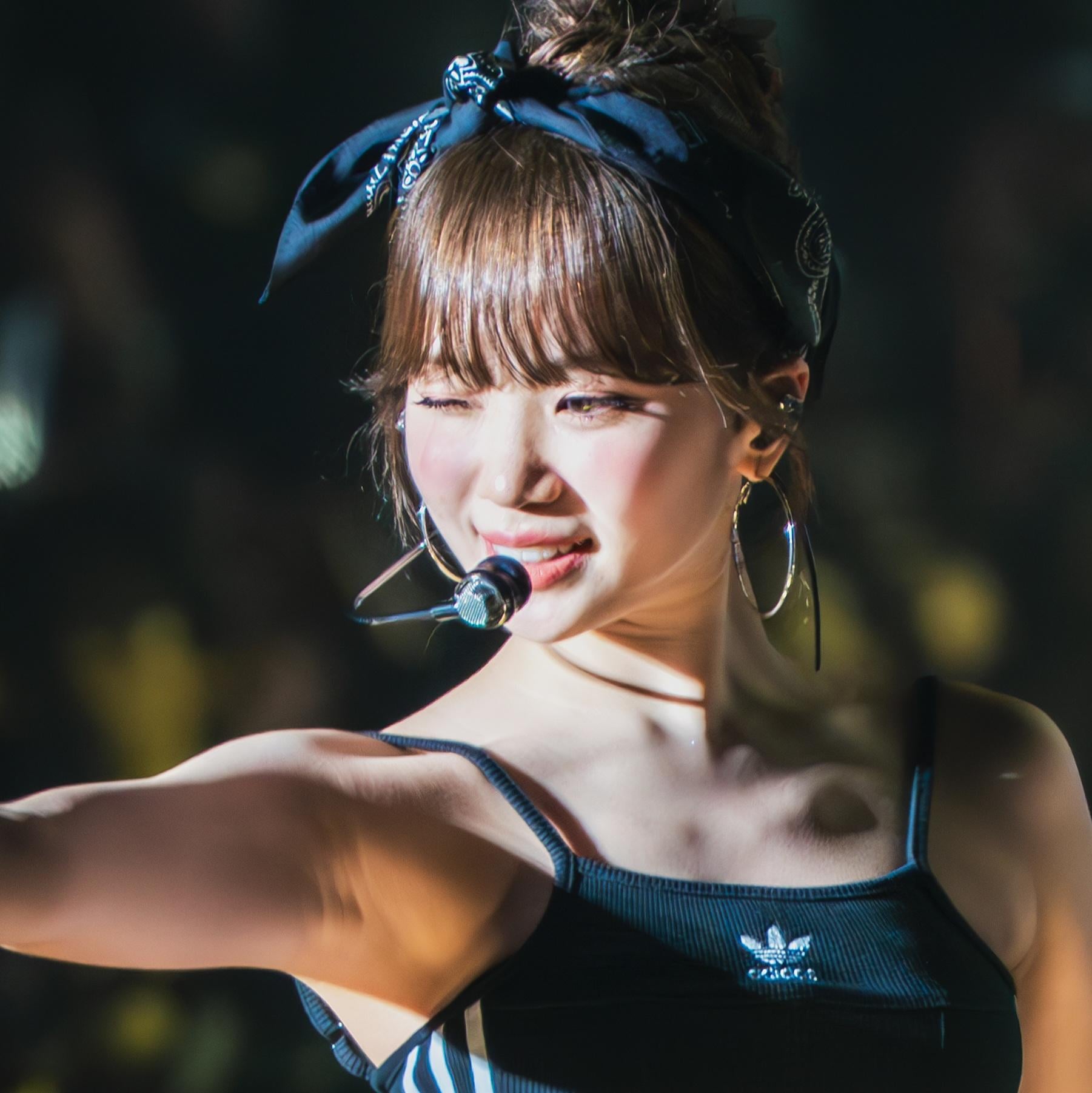 르세라핌 김채원 3단 확대 겨드랑이_117477_1.jpg