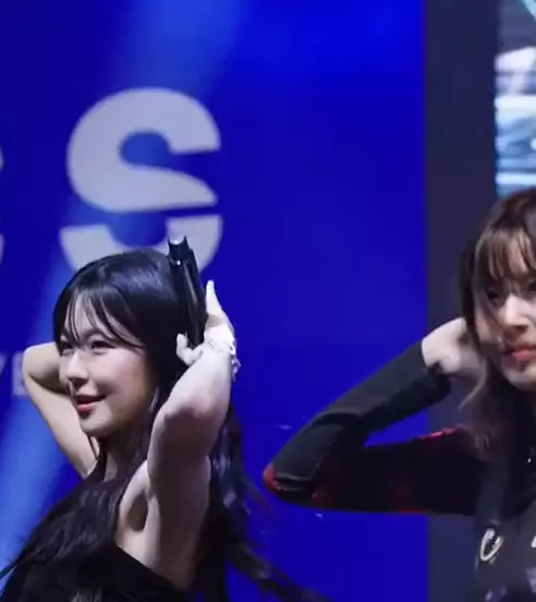 프로미스나인 백지헌 겨드랑이_119340_1.webp