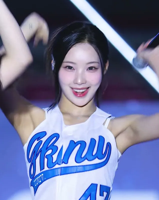 리센느 원이 민소매_116776_4.webp