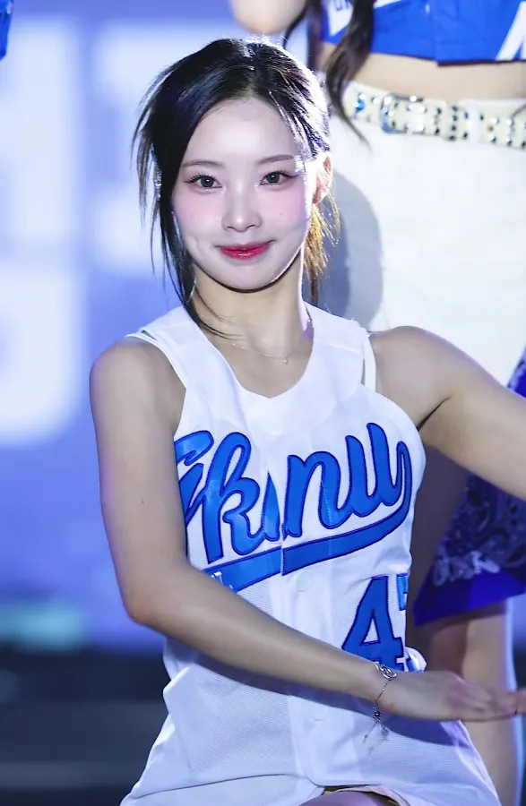 리센느 원이 민소매_116776_3.webp
