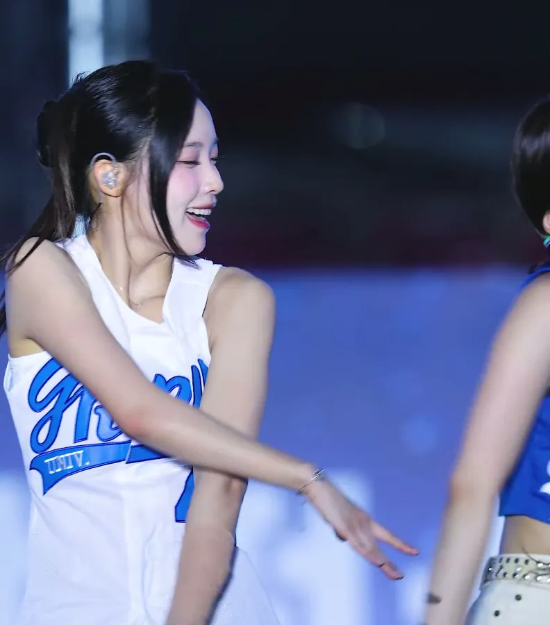 리센느 원이 민소매_116776_6.webp