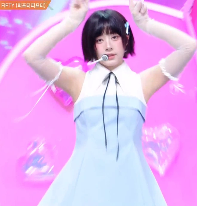 피프티피프티 하나 겨드랑이.gif_115862_2.webp