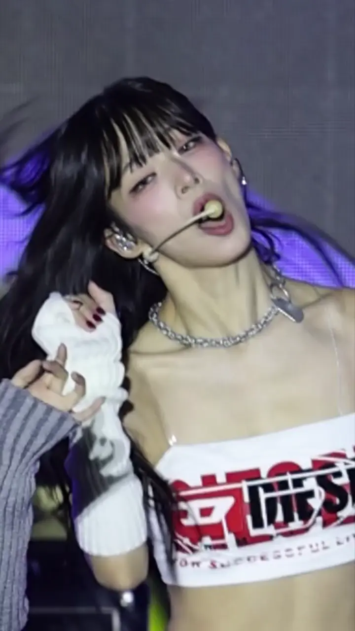 프로미스나인 이채영 겨드랑이_116011_1.webp