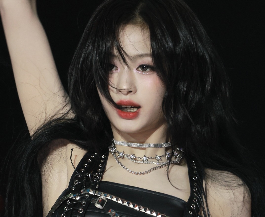 베이비몬스터 아현 3단 확대 겨드랑이_119345_2.jpg