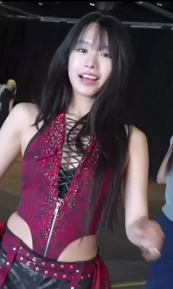 키스오브라이프 나띠 겨드랑이_120815_1.webp