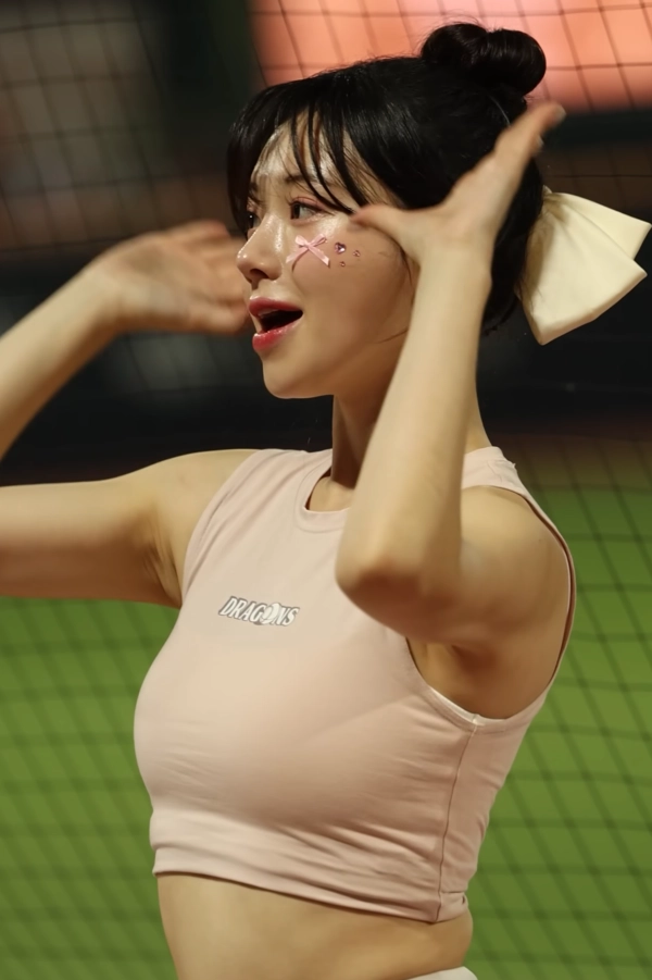 치어리더 김나연 7장.webp_117581_2.webp