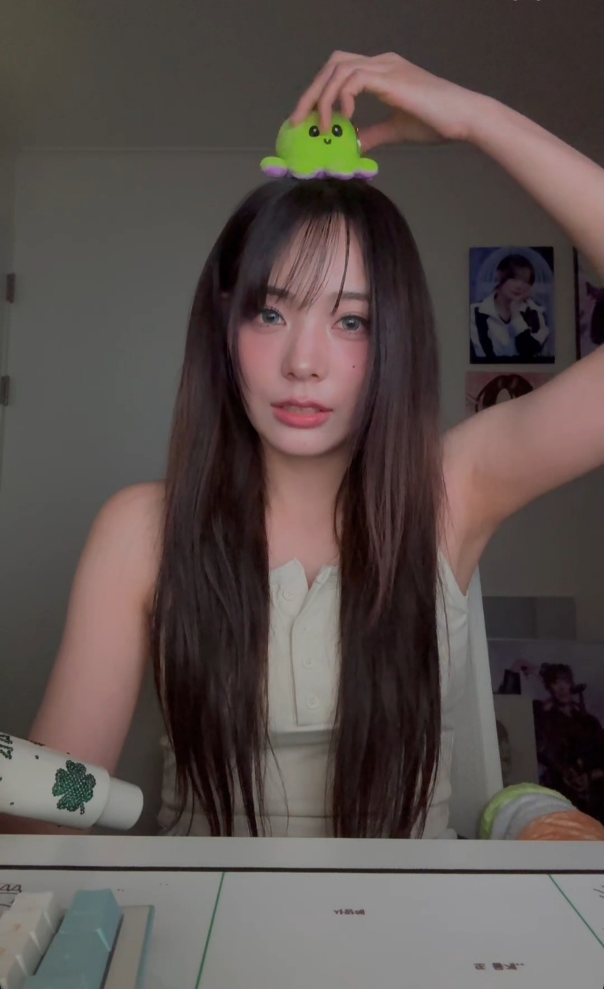 qwer 마젠타 이시연_117651_4.jpg