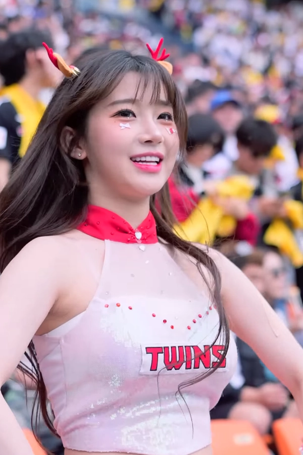 치어리더 이주은 5장.webp_116097_1.webp