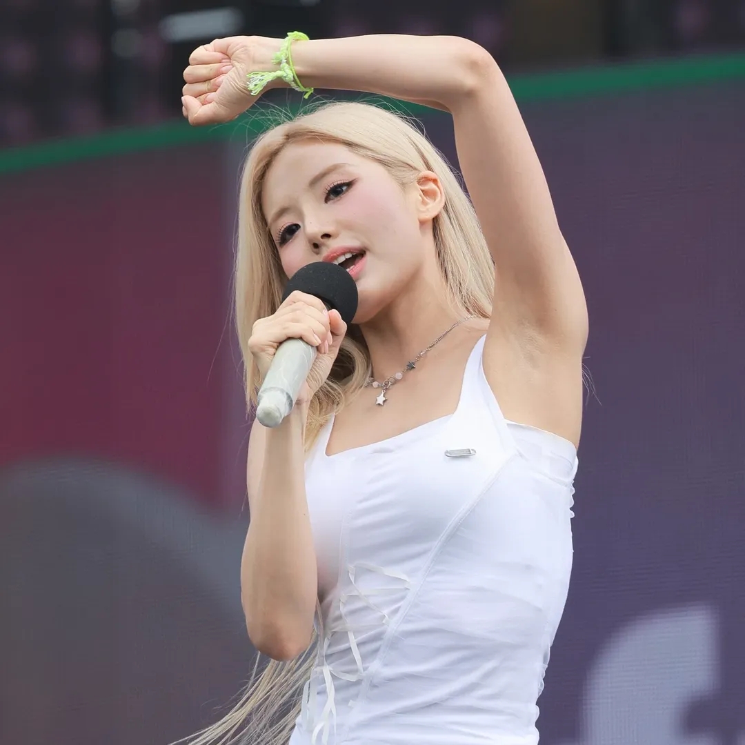 프로미스나인 박지원 확대 겨드랑이_117397_2.jpg