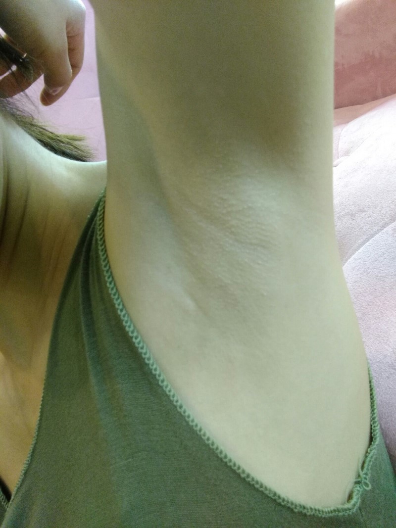 겨드랑이를 왜 좋아하냐 묻는다면_118886_1.jpeg