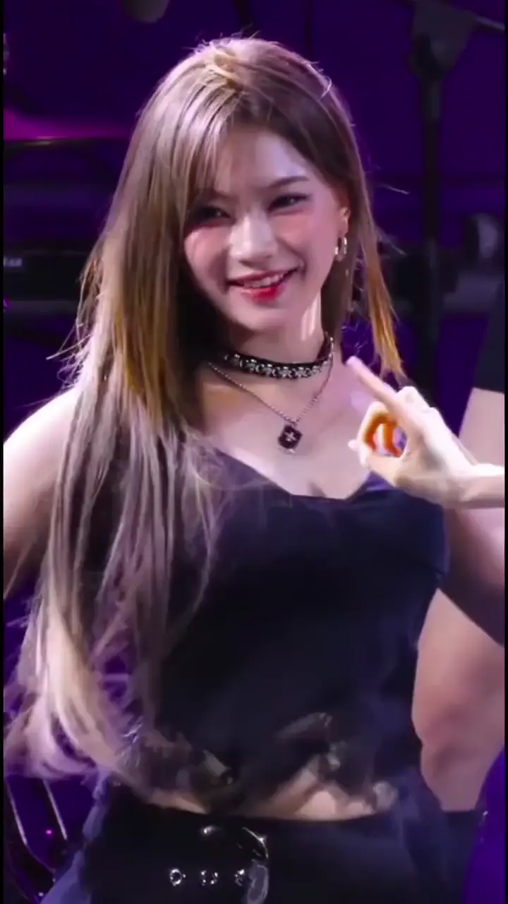 스테이씨 아이사 겨드랑이_116515_2.webp