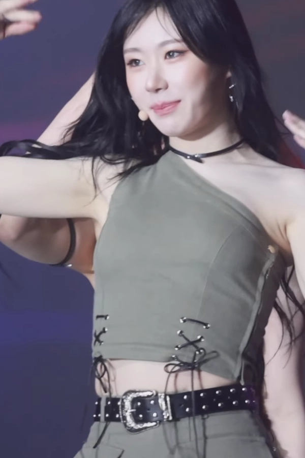 있지 채령 5장.webp_115896_2.webp