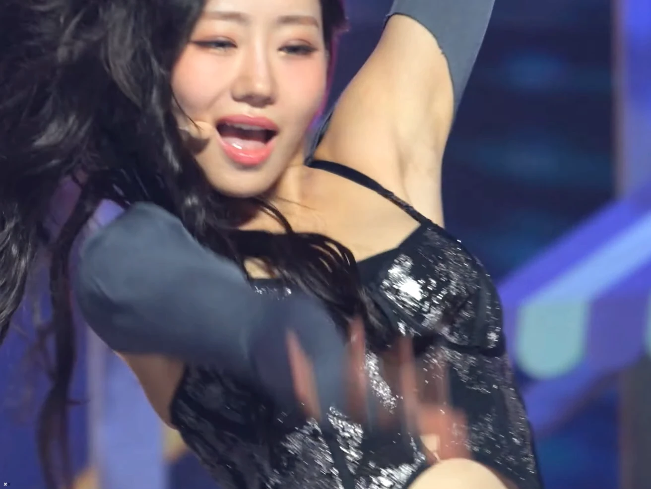 쥴리 겨활짝_119800_1.webp