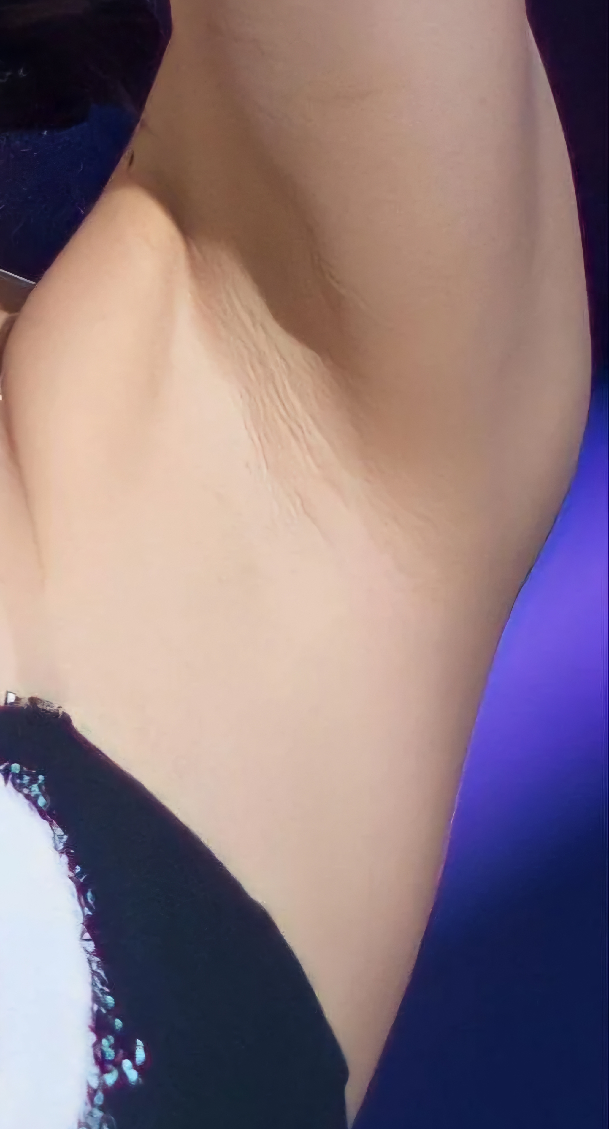 트와이스 모모 확대 겨드랑이_116804_1.jpg